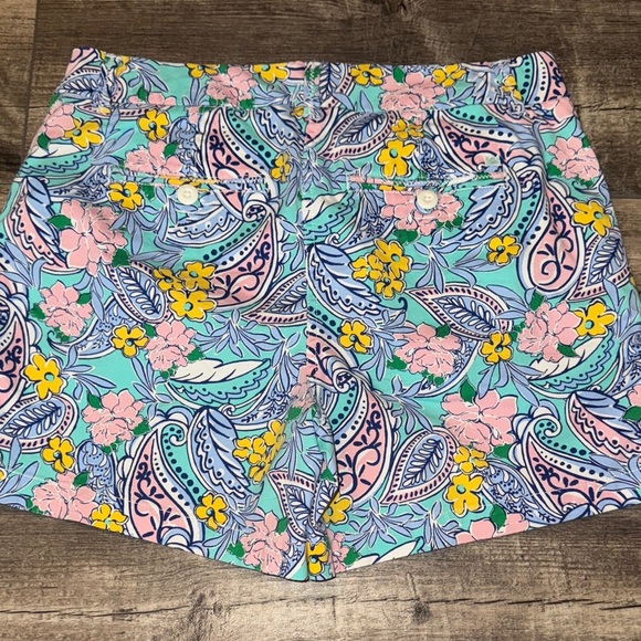 Crown & Ivy Floral Caroline Shorts - Picture 4 of 4